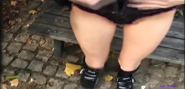 trendsIncontra una giovane ragazza nel parco e gli offre dei soldi per fare un video porno